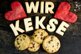 Wir lieben Kekse - Keksausstecher und Cookies dekorativ arrangiert